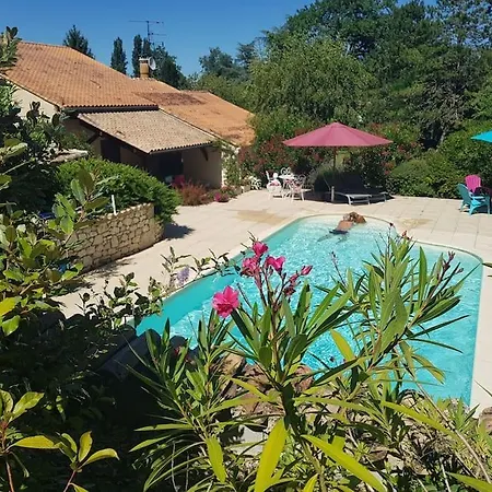Les Lauriers : Piscine Chauffee Et Climatisation Hotell Sigoulès